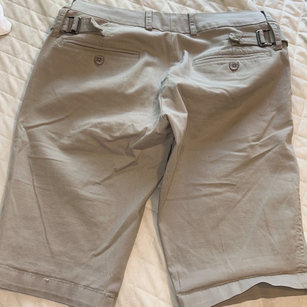 Gently used woman shorts size0 - Picture 3 of 5